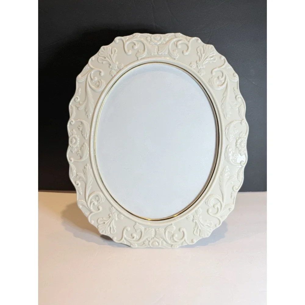 Lenox Ivory Embossed Oval Picture Frame Gold Trim Holds 8x10 Photo Elegant